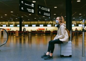 6 Ways to Travel the World on a Budget